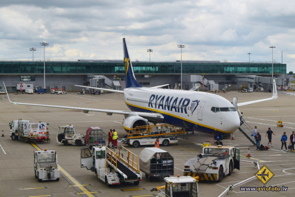 Boeing 737-8AS